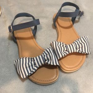 Cute girl sandals!
